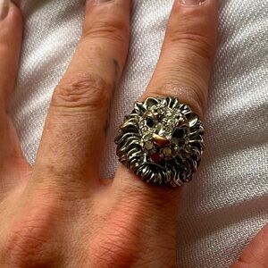 Silver lion ring, crystal jeweled face, black jewels in eyes, red jewel in mouth